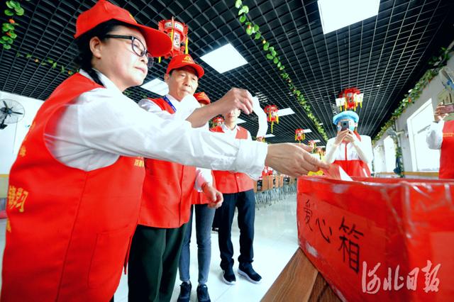 河北新闻网 河北石家庄：假日献爱心