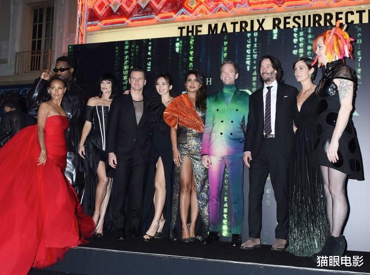 黑客帝国4|黑客帝国4首映太火!18年过去基努没变化,但导演却从大哥变大妈