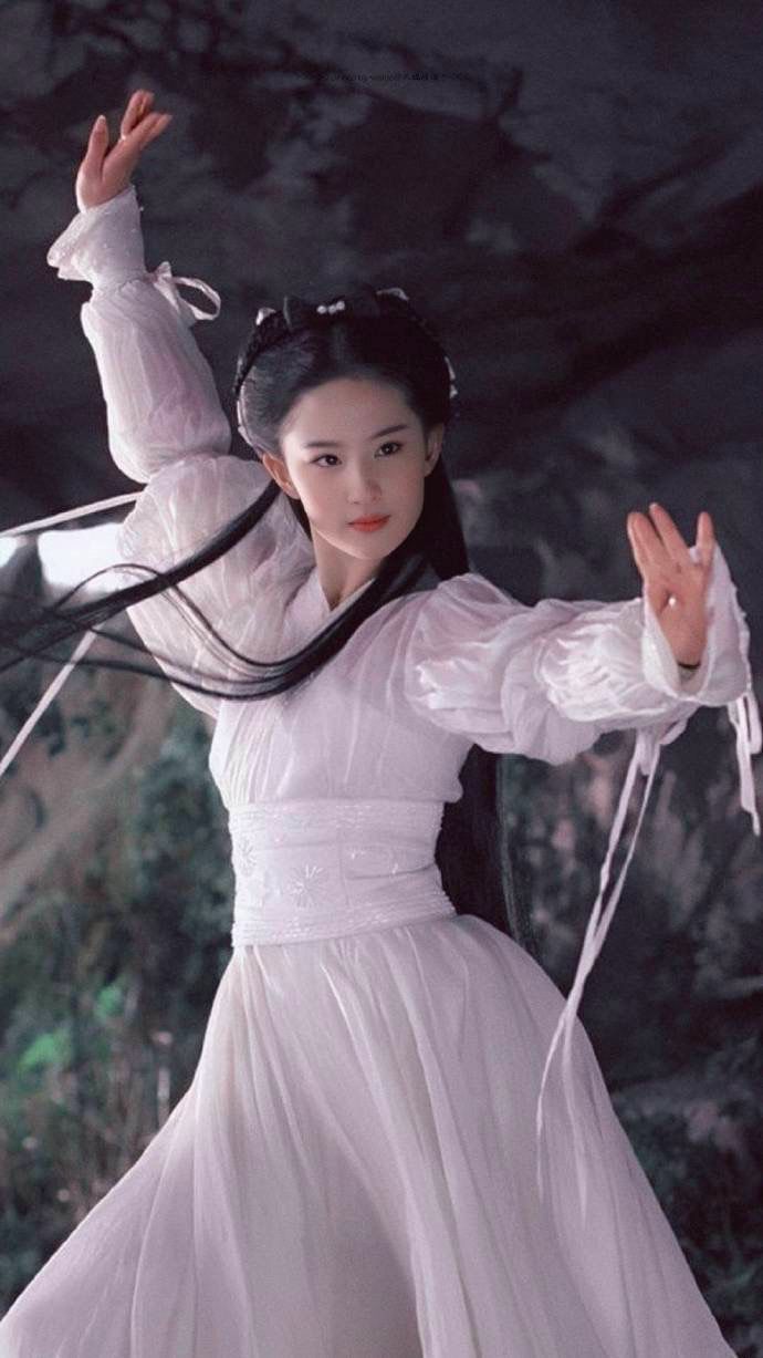 刘亦菲|清冷系美人到底冷在哪儿？为什么让人过目难忘、见之忘俗？