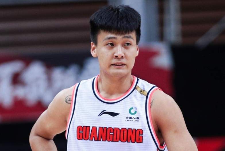 广东男篮|广东3连冠重建王朝！杜锋激动落泪，全队疯狂庆祝，辽篮球迷绝望