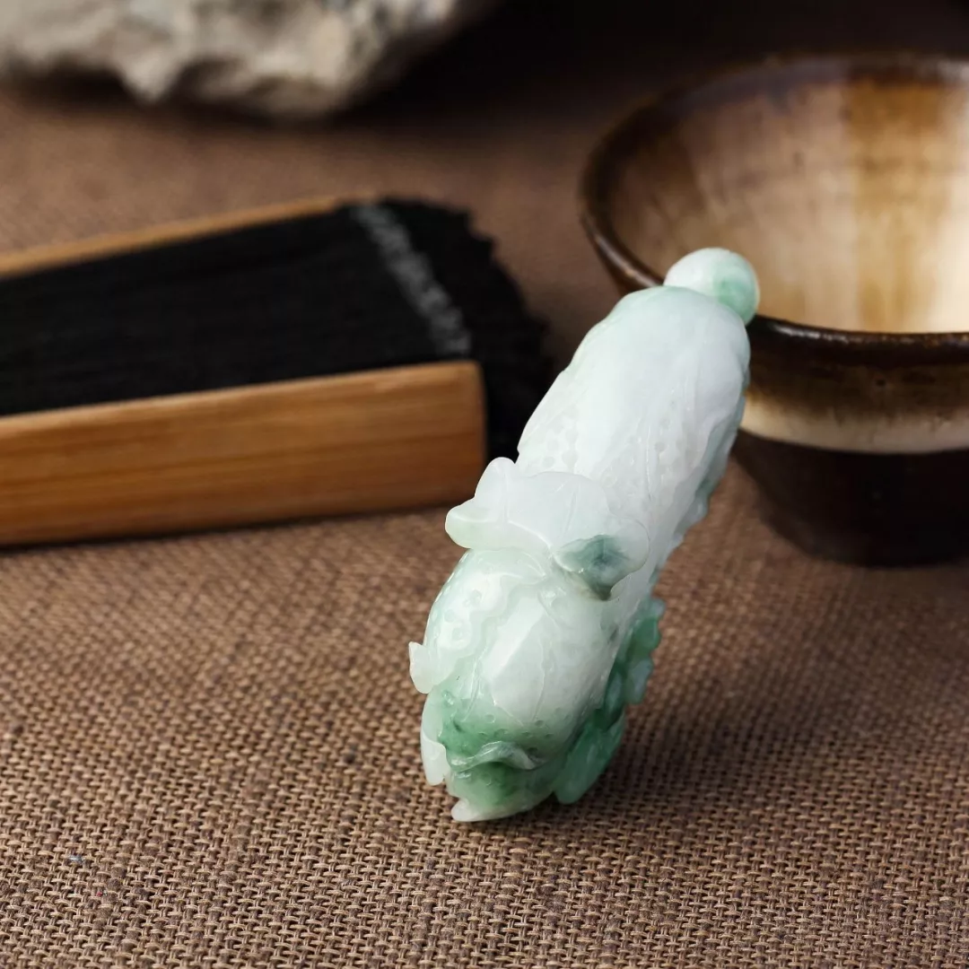 文玩|光绪帝最不待见的“丑妃”留下了一件普通翡翠陪嫁，却成镇宫之宝