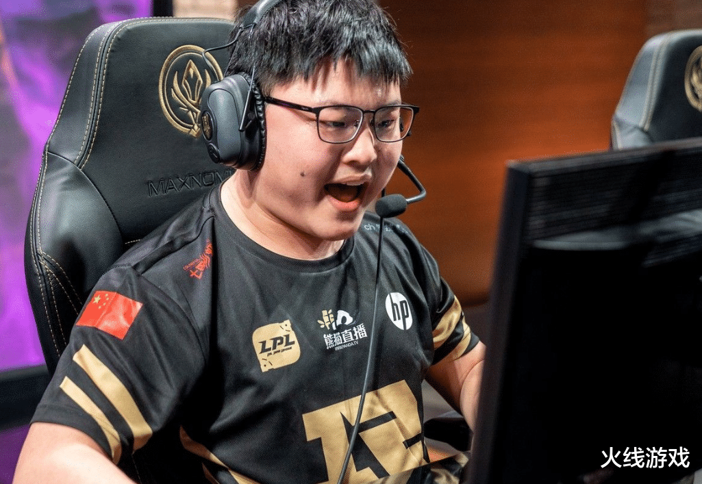 Uzi|UZI的粉丝太可怕!圣枪哥:我不敢听《孤勇者》,搞不好出大事