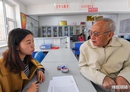 烽烟狼骑 2021年国家新规，老人年龄达到这个数就能拿钱，涉及到每家每户