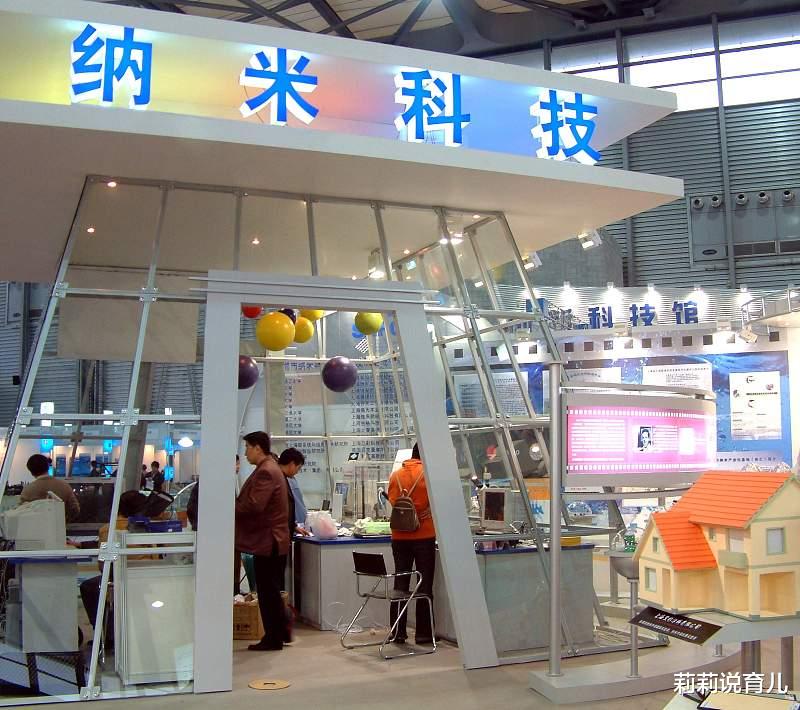 刘慈欣 700亿分之一米，驱动蛋白分子，1秒能走100步，相当于人类每秒跑600米