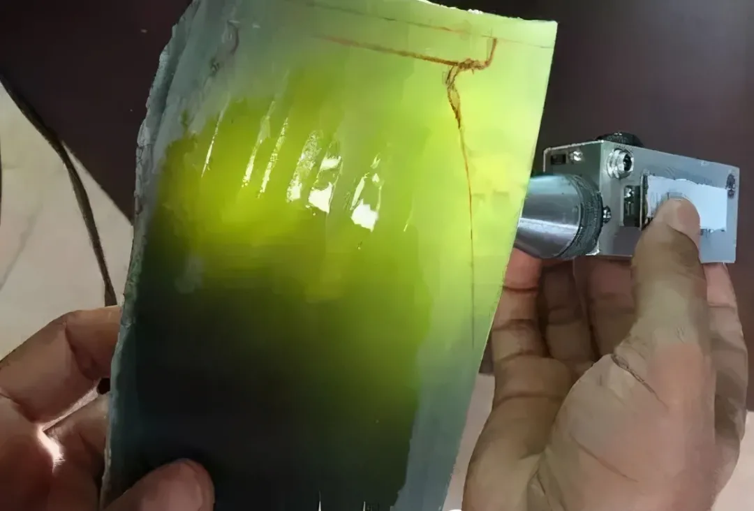 翡翠|稀奇！亲戚从迪拜带回来的“翡翠”，放了几天，居然冒油了