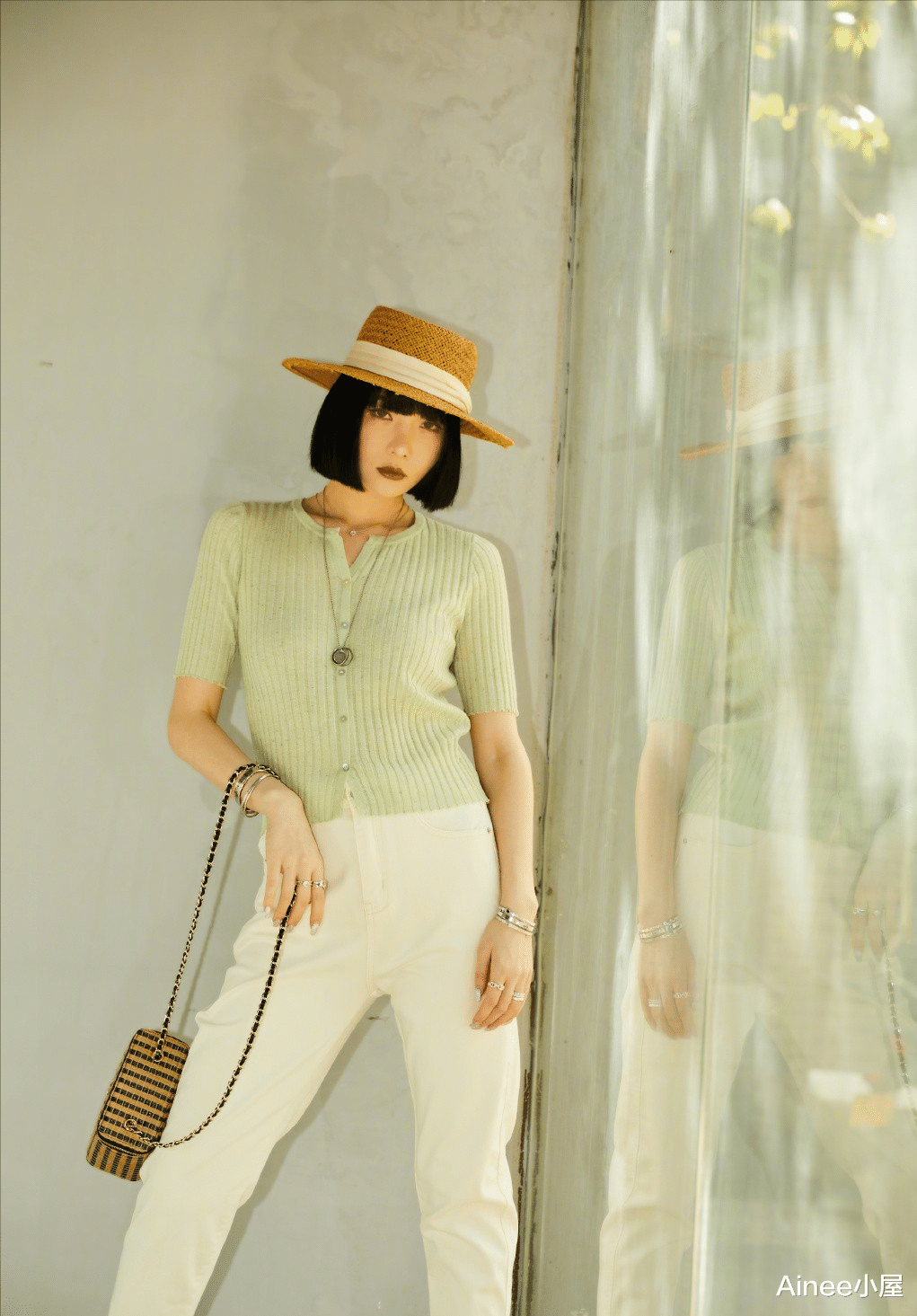 穿衣搭配|高晓松前妻身材纤细，气质短发配一身黑，和年轻女孩魅力没差距