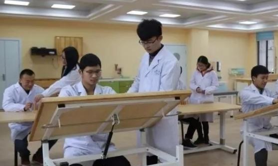 医学生|二本院校的医学生，毕业后都去哪了？可能跟你想得不太一样