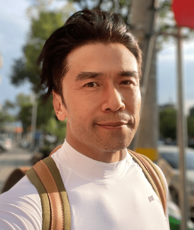 唐文龙|51岁唐文龙定居北京，一身“腱子肉”十分壮硕，丝毫不输20岁小伙