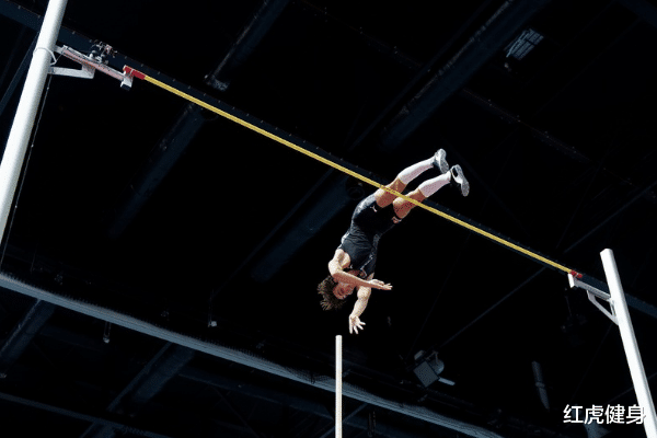 红虎健身|22岁的撑杆跳天才,世界纪录保持者,未来有望突破6米20