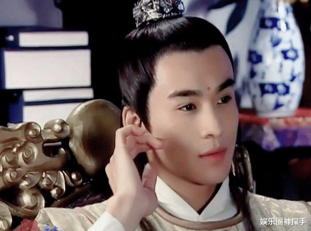 周润发|古装美男严宽的女儿长大了,曾被赞是自己翻版,如今3岁却变了样