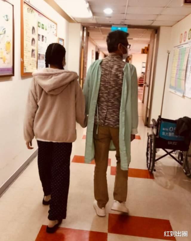 包小柏|54岁男星捐骨髓救女失败！头发花白满脸憔悴，已暂停工作回家治丧