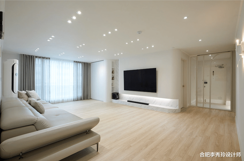 139㎡，初见觉得过于清冷寒酸，再看时，才明白这套设计好在哪