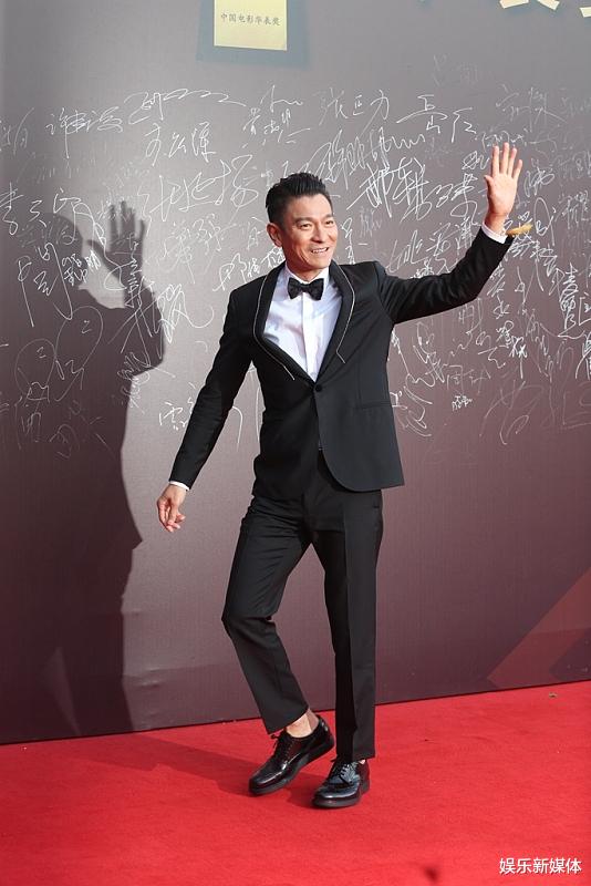 刘德华|刘德华获得华鼎奖影帝，郭富城发祝福，刘德华幽默回复