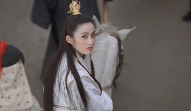 熊黛林|新《倚天屠龙记》中，赵敏周芷若小昭傻傻分不清，太难为张无忌了