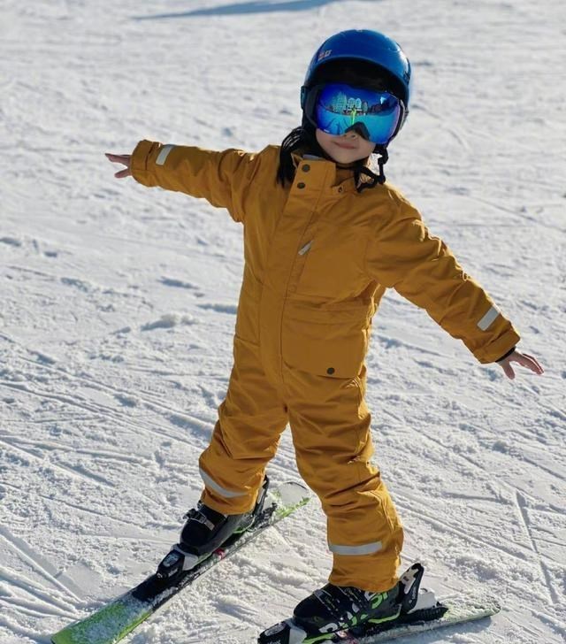 杨洋|章子怡低调现身滑雪场，素颜皮肤细嫩面色红润，身边不见老公汪峰