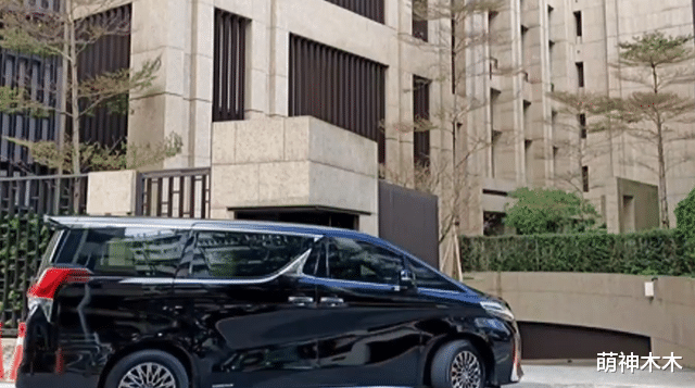 王力宏|台媒曝王力宏回豪宅陪伴子女,一整天未离开,跟李靓蕾疑似已见面