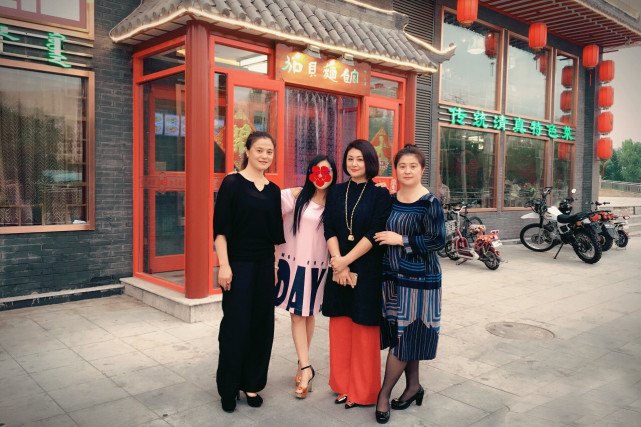 周润发|于月仙车祸去世，生前与两位亲妹妹合影曝光，姐仨像极复制粘贴