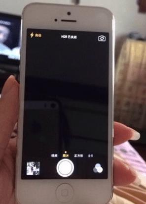 |美国人拿出手机，突然发现无法拍照，这到底发生了什么？