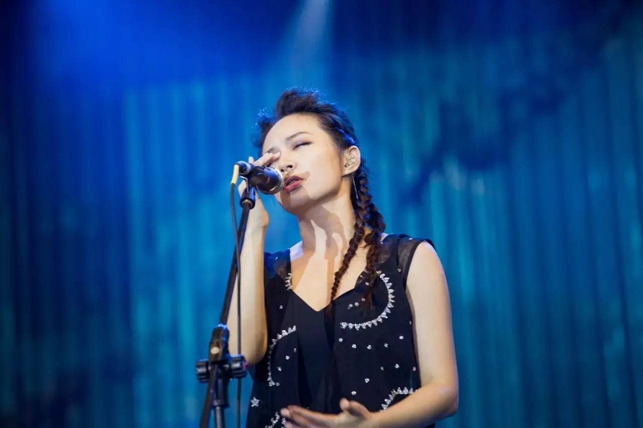 张国荣|詹雯婷，靠实力的颜值歌手，曾经唱哭了多少人