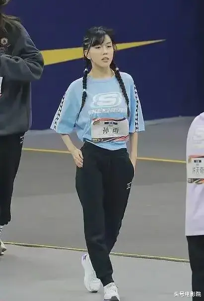 王力宏|李靓蕾回怼By2，刚！被扒遭王改名，未成年时被王力宏带看妇科