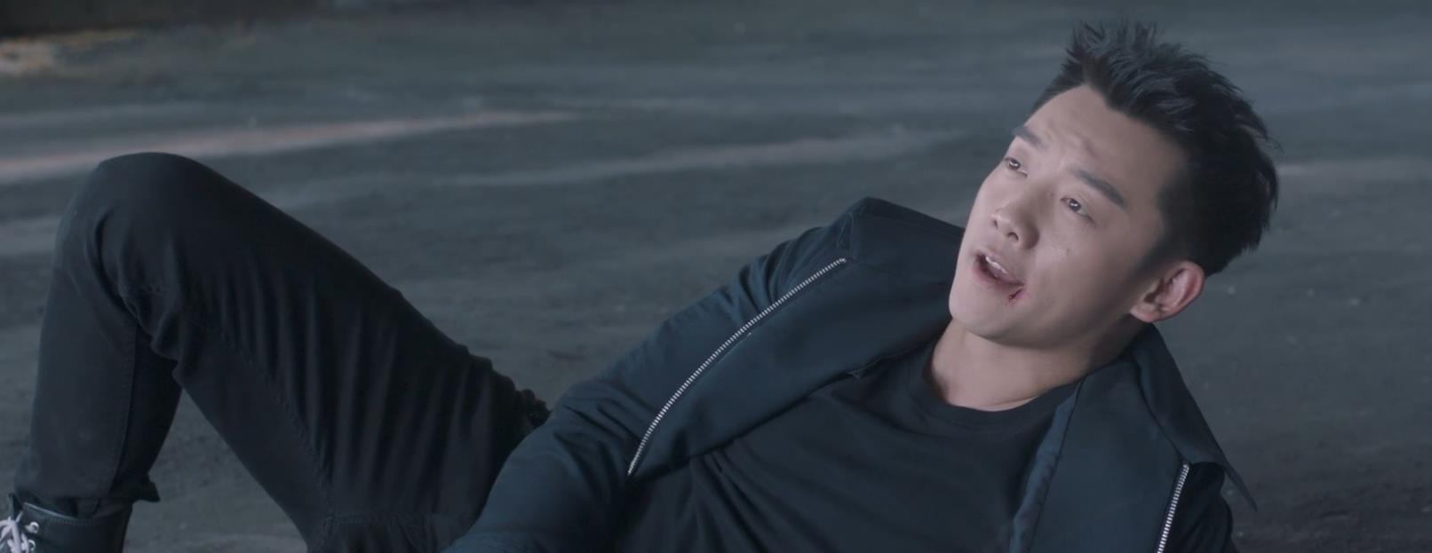 吴镇宇|《也平凡》季挺山事情暴露被抓，季平出逃，一家三口却在天台见