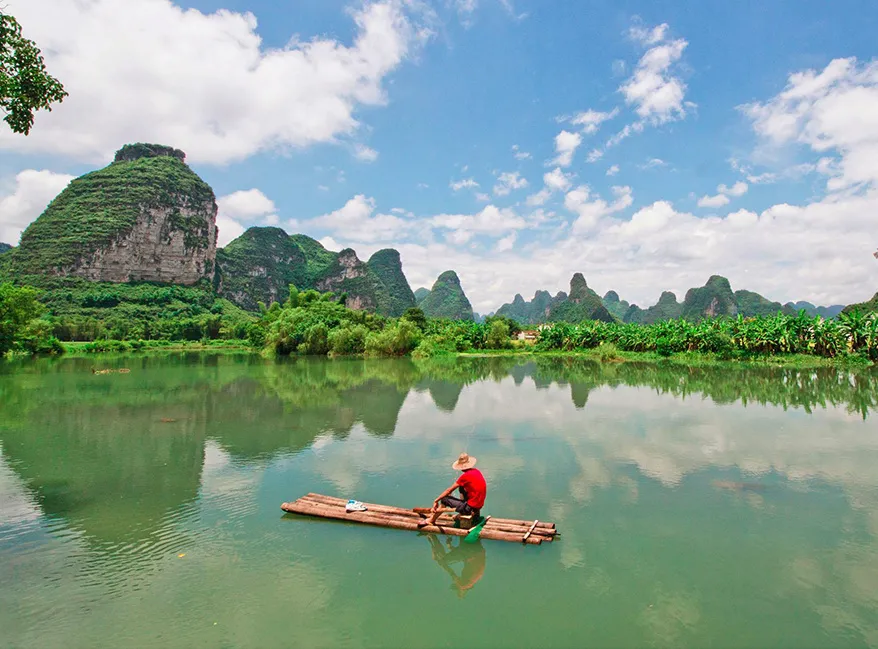 新广西 据说这是国内最美的景观公路之一,沿着它走,可以到达“秘境桃花源”
