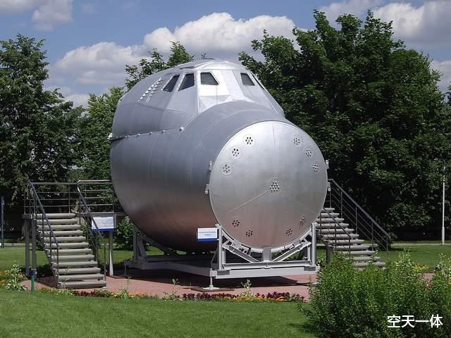 航天飞机 原来暴风雪号航天飞机不只一架，曾身绑4台AL31，水平从机场起飞