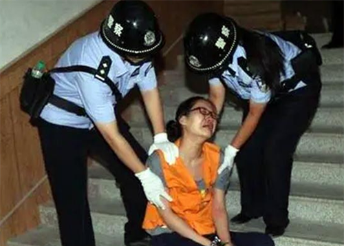 杭州一场畸恋:63岁大爷包养18岁失足女,因分手痛下毒手酿成命案