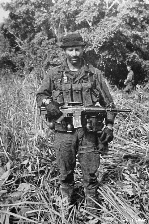 飞行器|中国56式弹匣携行袋：简单粗暴却合理，开辟了步枪弹匣胸挂的先河