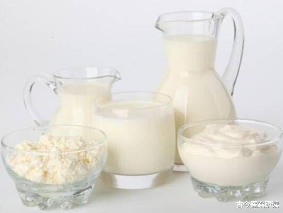 牛奶|多家医院提醒：血脂高的人停止喝“1牛奶”，或使血脂升高、脑梗上身