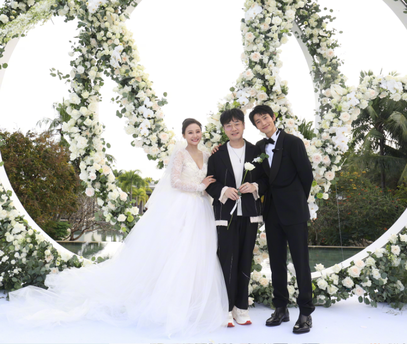 魏晨|魏晨感谢张杰父母参加婚礼,称彼此胜似家人,与妻子竭诚相待两老