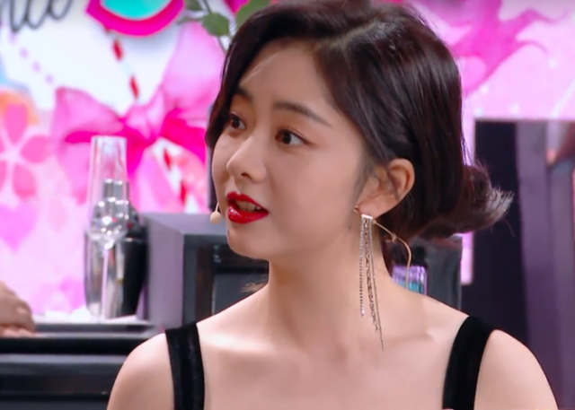 谭松韵|谭松韵的发量到底有多厚看到钟汉良随手给她扎的丸子头，羡慕了