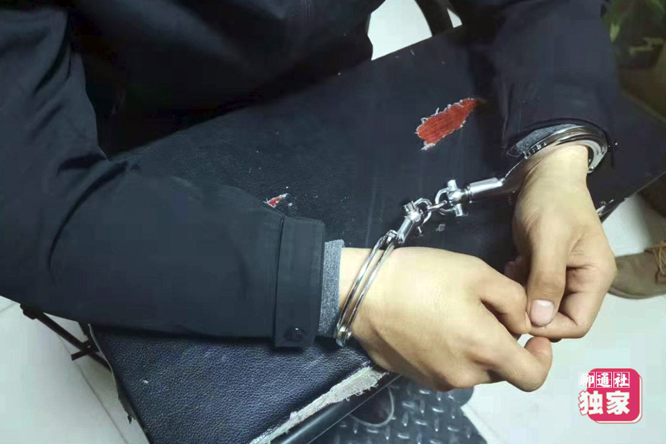 聊通社 山东一男子尾随前女友到家后强行推倒床上，谁料对方悄悄发出短信