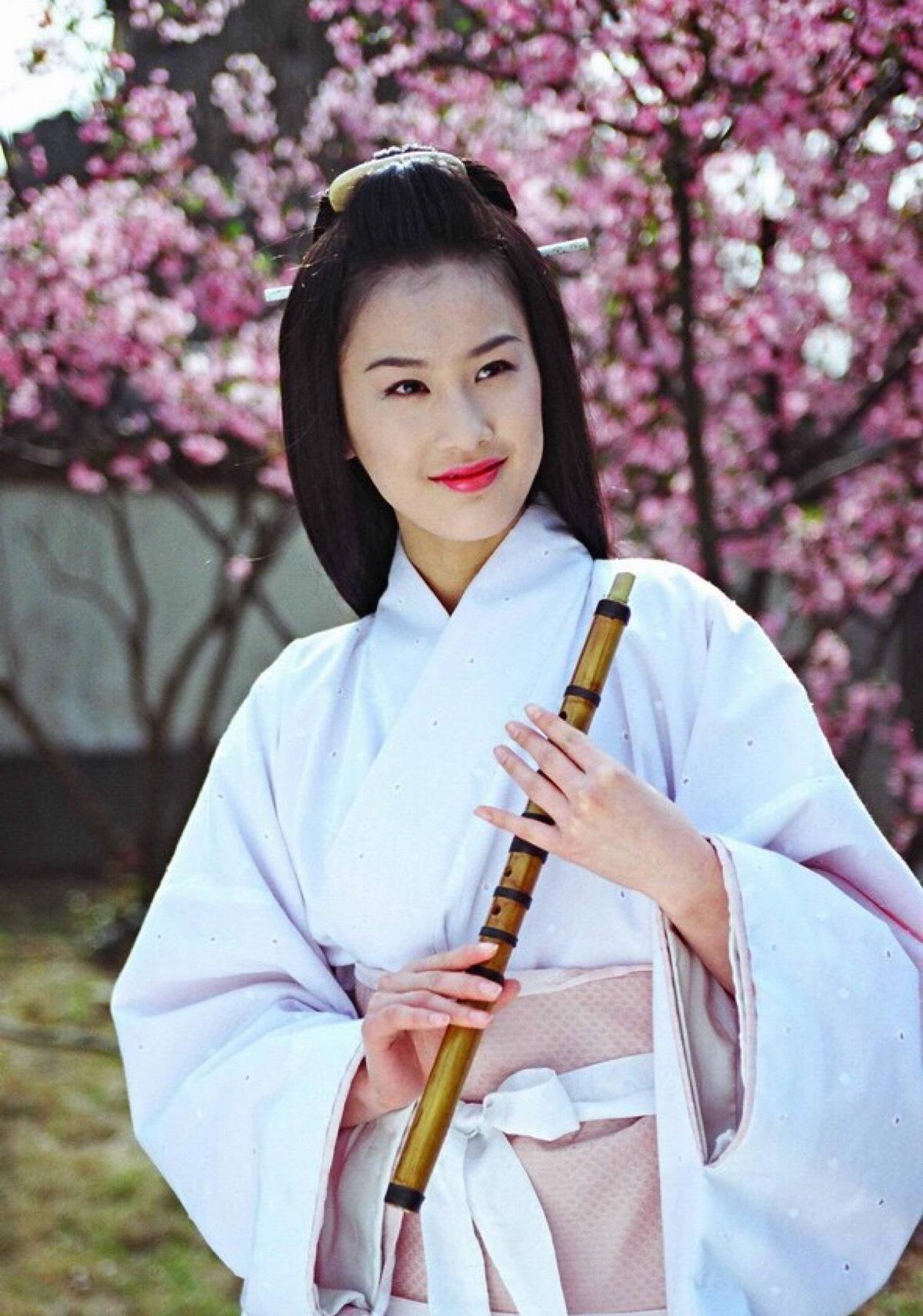 木木尔小倩|比起她的流泪片段,16年前这部剧里的她才真正美得“恍若天人”