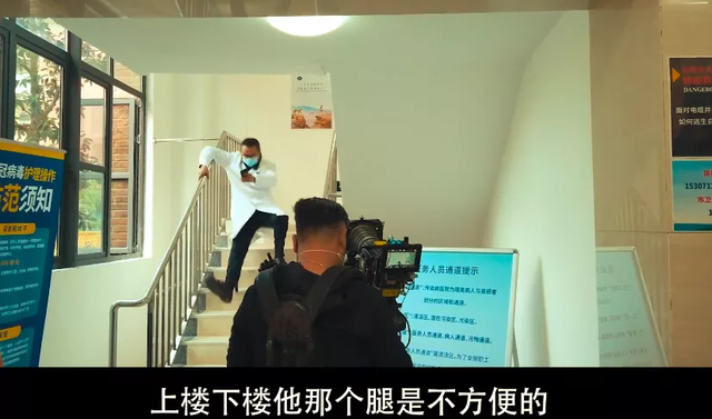 我放弃了|《中国医生》张涵予为拍戏多次摔下楼梯，这才是真正的演员