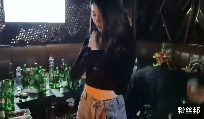 外来媳妇本地郎|宠妻狂魔阿哲午夜秀恩爱，包场为老婆庆生，哲嫂展现小蛮腰好身材