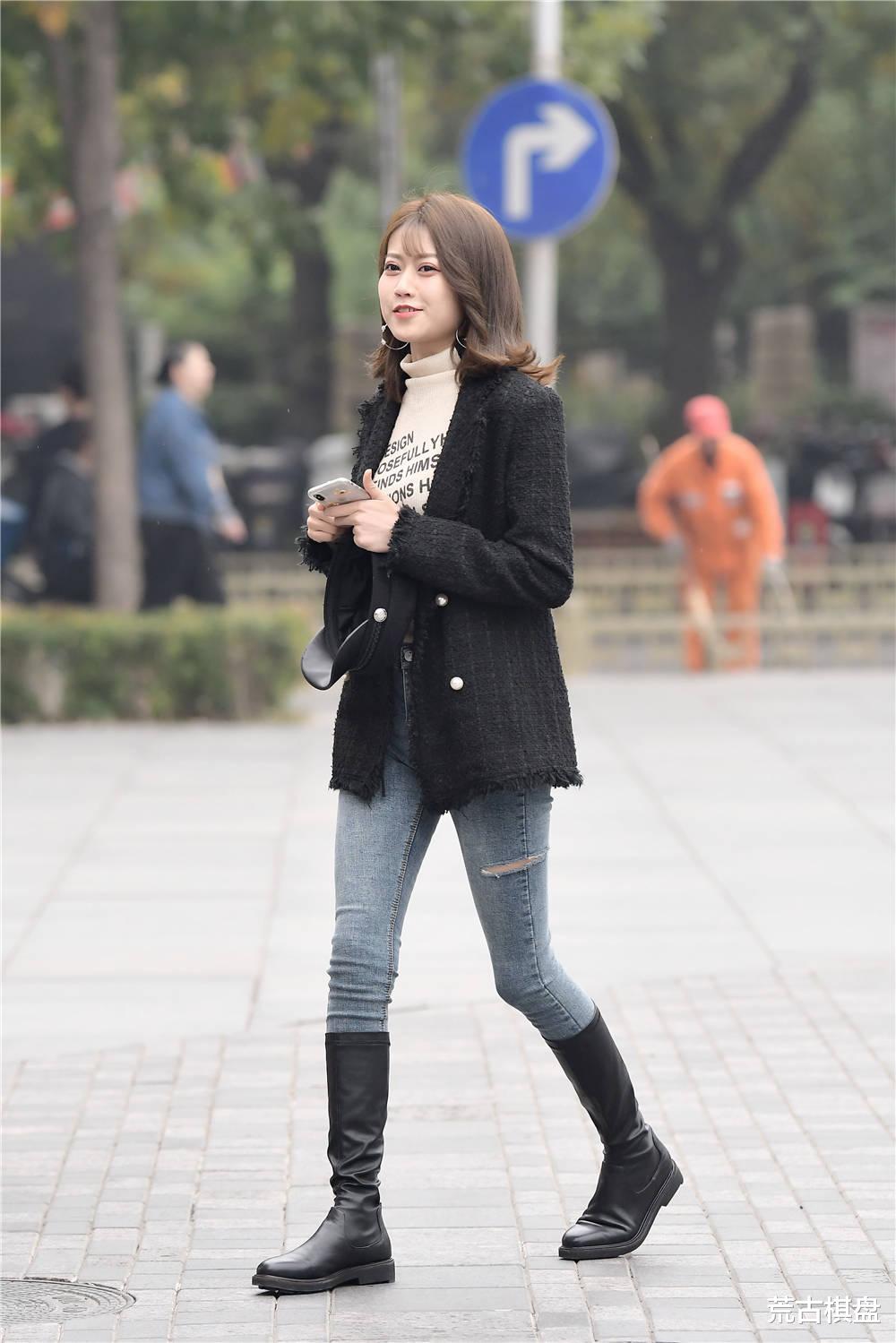 荒古棋盘 紧身牛仔裤搭配长靴，秋天的时尚穿搭，外套也少不了