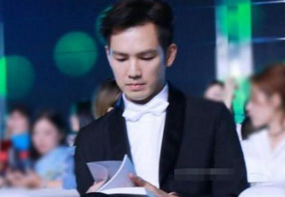 环球家装小当家 刘恺威和钟汉良，他们俩都是喜欢读书的明星