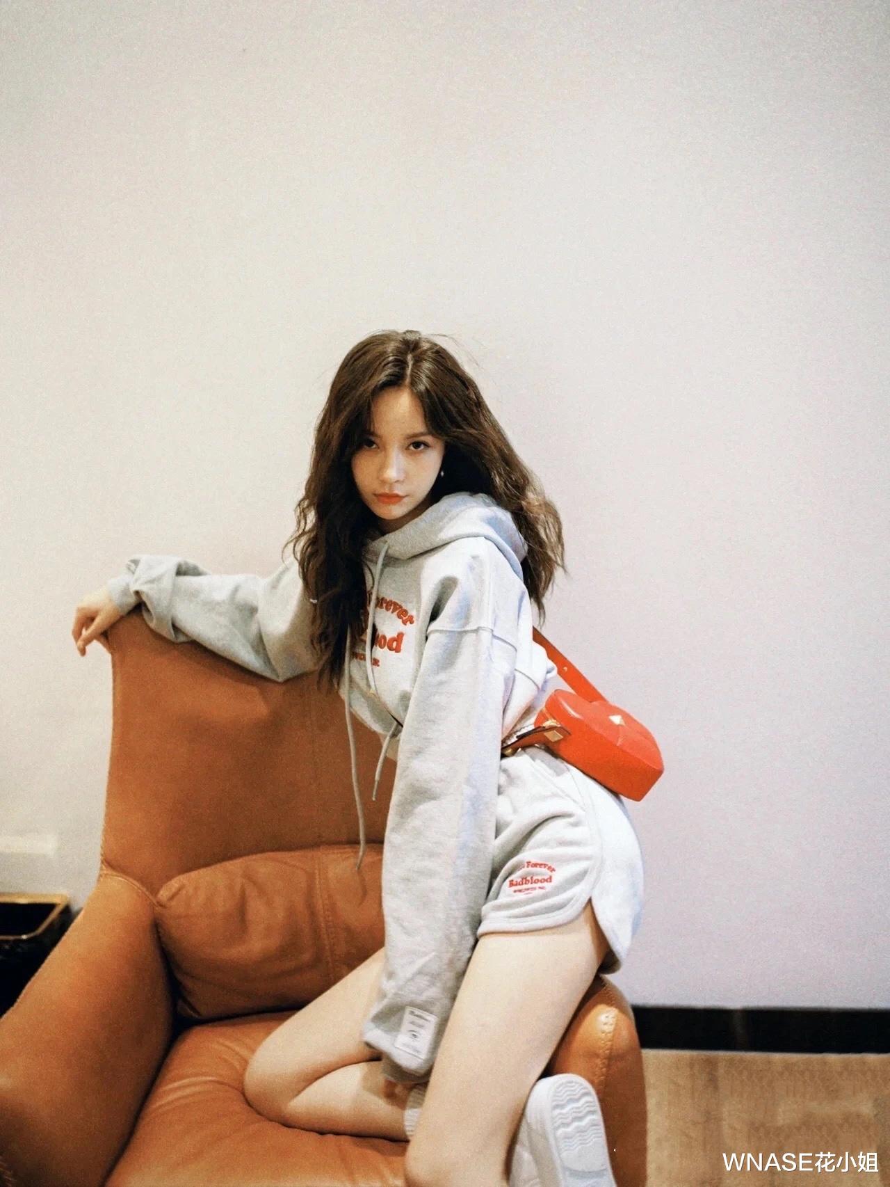 WNASE花小姐|入秋后超好用的4个穿衣方案!好看不费力,最近降温刚好用得到