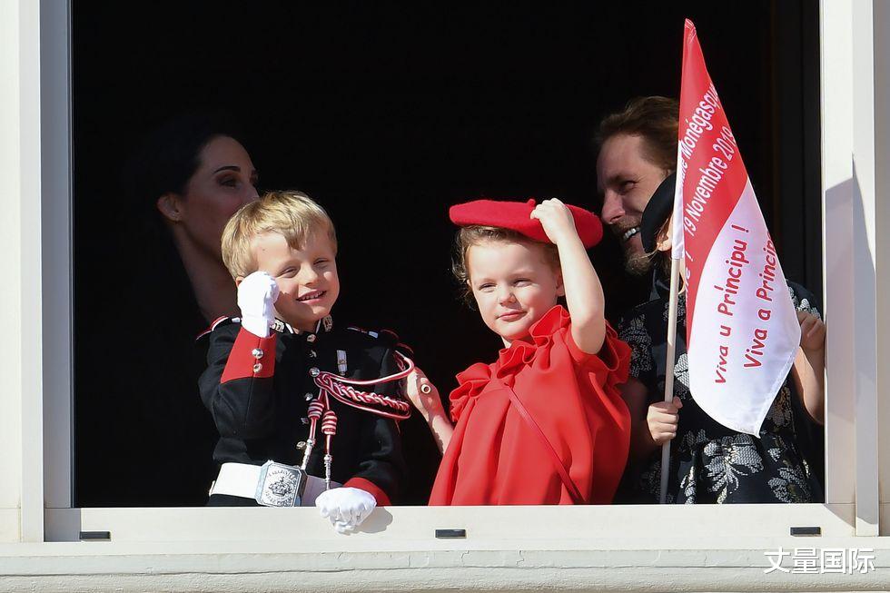 长大后|网友模拟出“皇室宝宝长大后的模样”，乔治小王子变身迷你版威廉