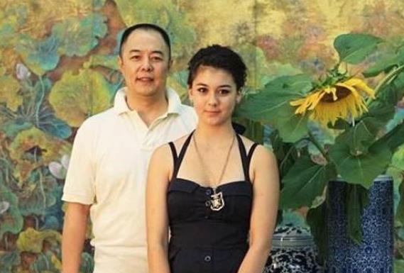 张铁林|她是张铁林的混血女儿，颜值高到犯规，网友：这才是“还珠格格”