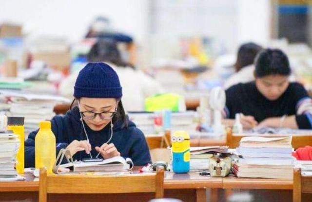 教师|别再死盯“公务员”，这3个岗位比公务员更好，就业空间很大