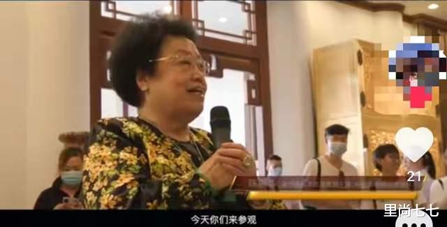 里尚七七|迟重瑞罕见陪妻现身，80岁富婆珠光宝气，一头黑发比68岁的他年轻