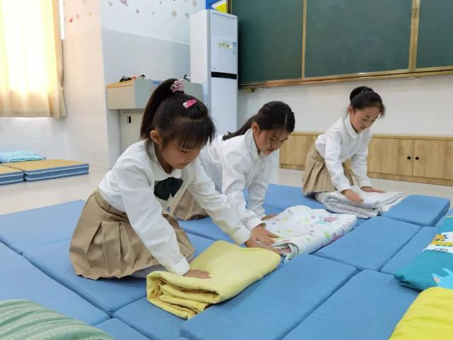 映象网 郑州首批！让校园午休从“趴着睡”转为“躺着睡”