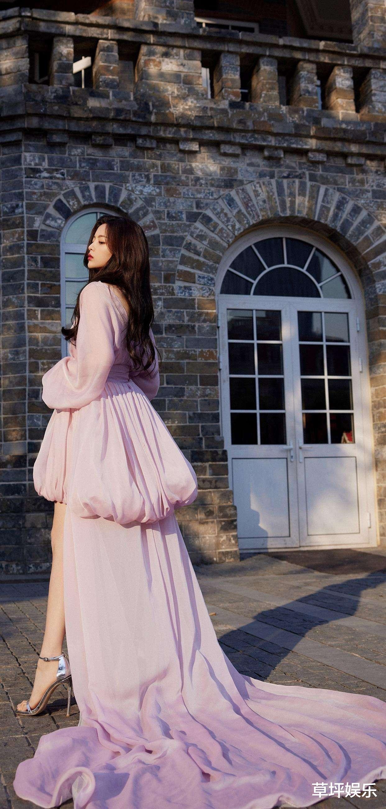 流量明星|娱乐圈发展最好的流量明星，身价上亿的她不仅颜值高，情商也高