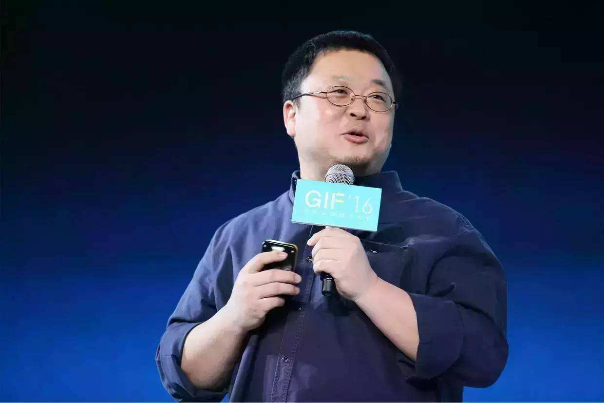 realme|realmeGT 真我GT Neo2双系列配置曝光？友商急忙连夜开展打法讨论会
