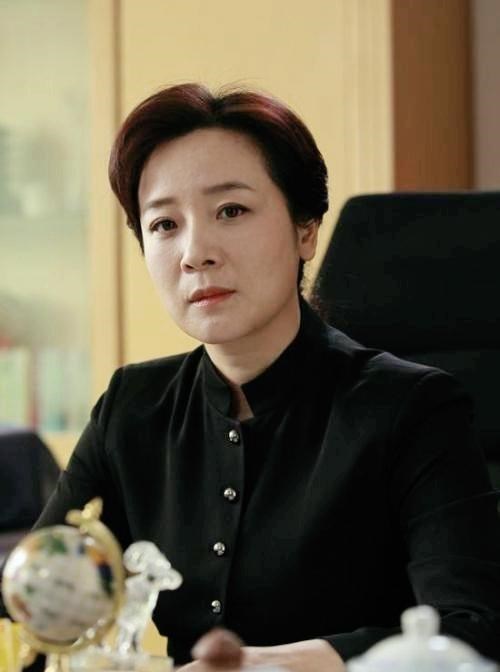 杭州|“老戏骨”陈小艺和“小鲜肉”的瓜：老公坐轮椅，妻子分居不回家