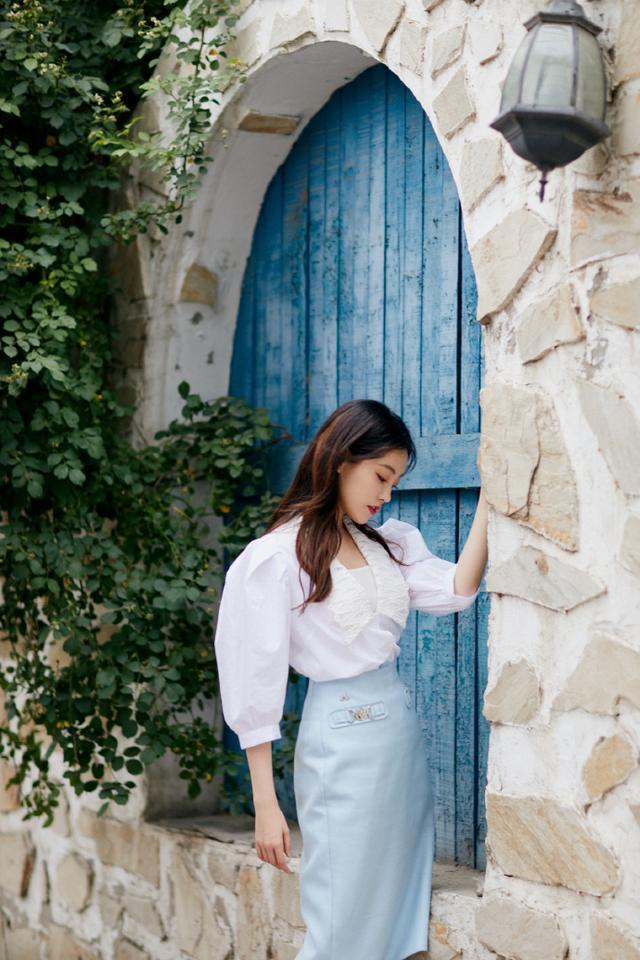 旗袍公馆|难怪获杨幂力捧，祝绪丹穿半裙秀长腿，身材在嘉行4朵金花中拔尖
