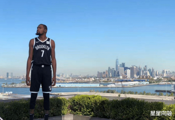 詹姆斯·哈登|籃網(wǎng)三巨頭，杜蘭特復(fù)出，換來哈登的傷病退場和常規(guī)賽報銷！