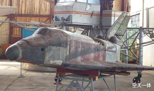 航天飞机 原来暴风雪号航天飞机不只一架，曾身绑4台AL31，水平从机场起飞